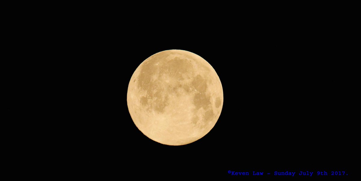 Kevenlaw's tweet image. These were taken in my back garden in Catford, last week leaning on my fence, hand held😊#MoonDay #OneSmallStepForAMan #Luna #NASA #OnThisDay