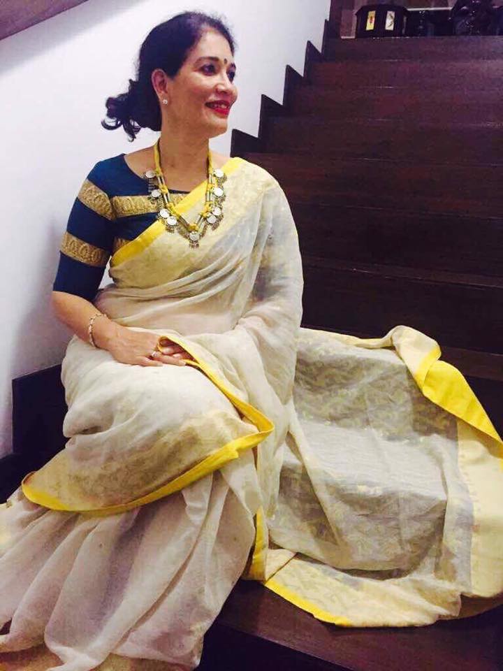 IndianStory1's tweet photo. A cheerful and elegant Gaurapriya in this happy ensemble. Thank you Gaurapriya for sharing this with us 😊
#happyclient #saree #goashopping https://t.co/yvsbiL10iz