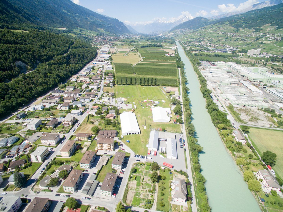 FlyAndFilmSA's tweet photo. Belle vue sur la plaine du Rhône depuis le ciel! #drones #dronesaregood #DroneFly https://t.co/nqXRE99ed7
