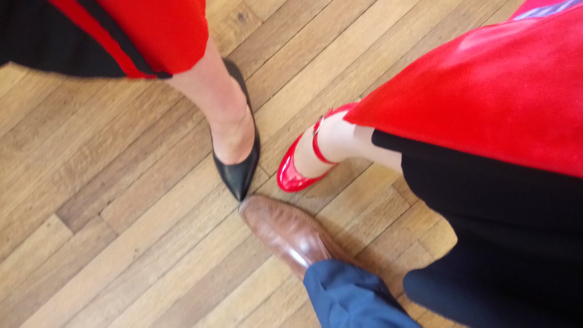 hlnvghn's tweet photo. Ceremonial precession #gradshoes #LivUniGrad @livuniphysics @LivUniCTL @livuniphyssci https://t.co/kjge9D5qr8