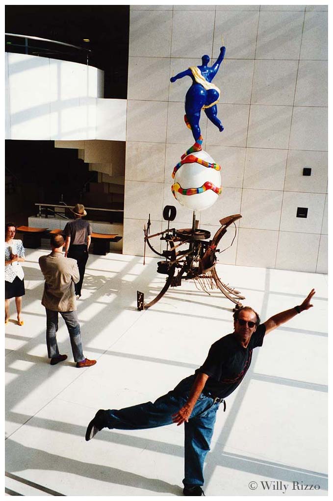 MuseumViews's tweet photo. #TBTMuseum Jack Nicholson's #MuseumPose w/ Niki de Saint Phalle in Musée d'Orsay,  Paris, 1991 © Willy Rizzo ~ @TBTMuseum @MuseumWorkerDay https://t.co/8AwptquxIc