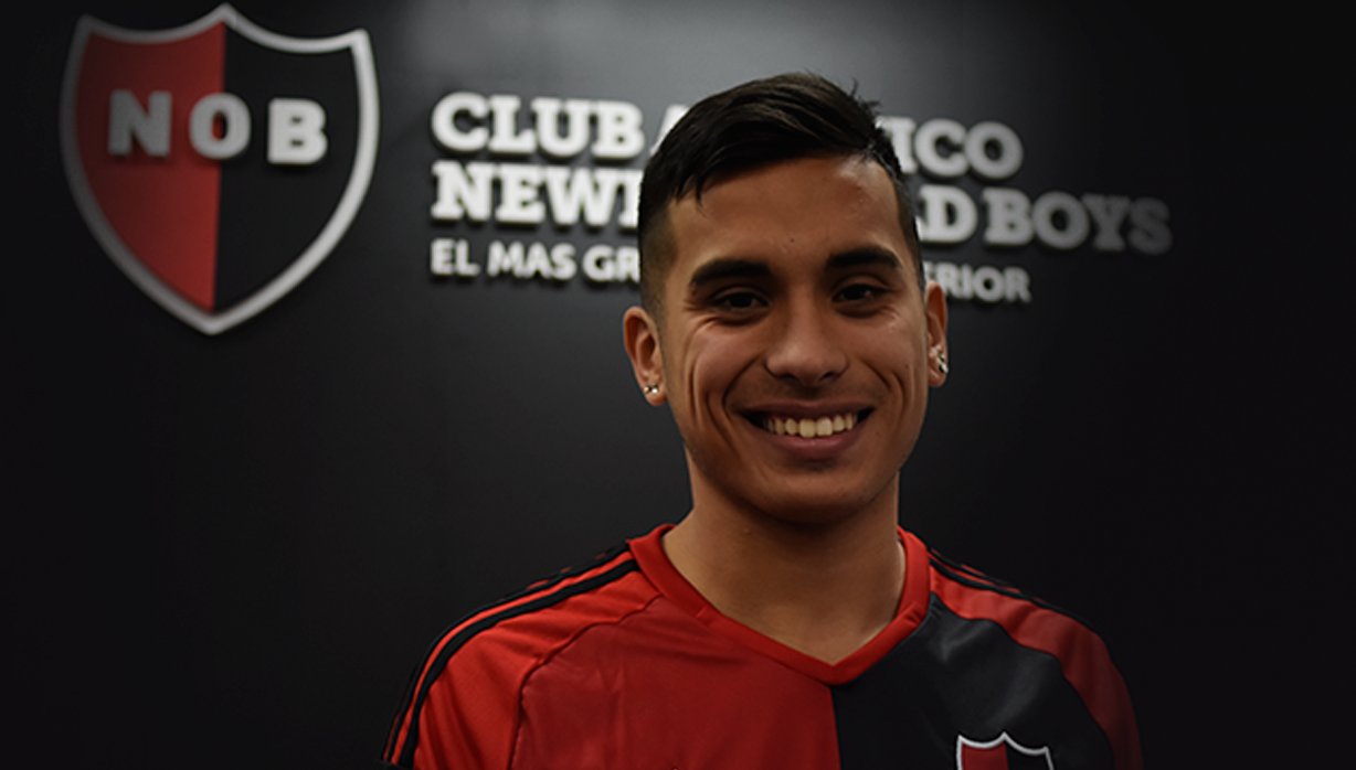 Newell&#39;s Old Boys Twitterissä: &quot;#Newells incorporó a Daniel Opazo: el delantero firmó por cuatro años. ¡Bienvenido al Más Grande del Interior! https://t.co/8D2PTrQWHy… https://t.co/OWXpfQlrZU&quot;