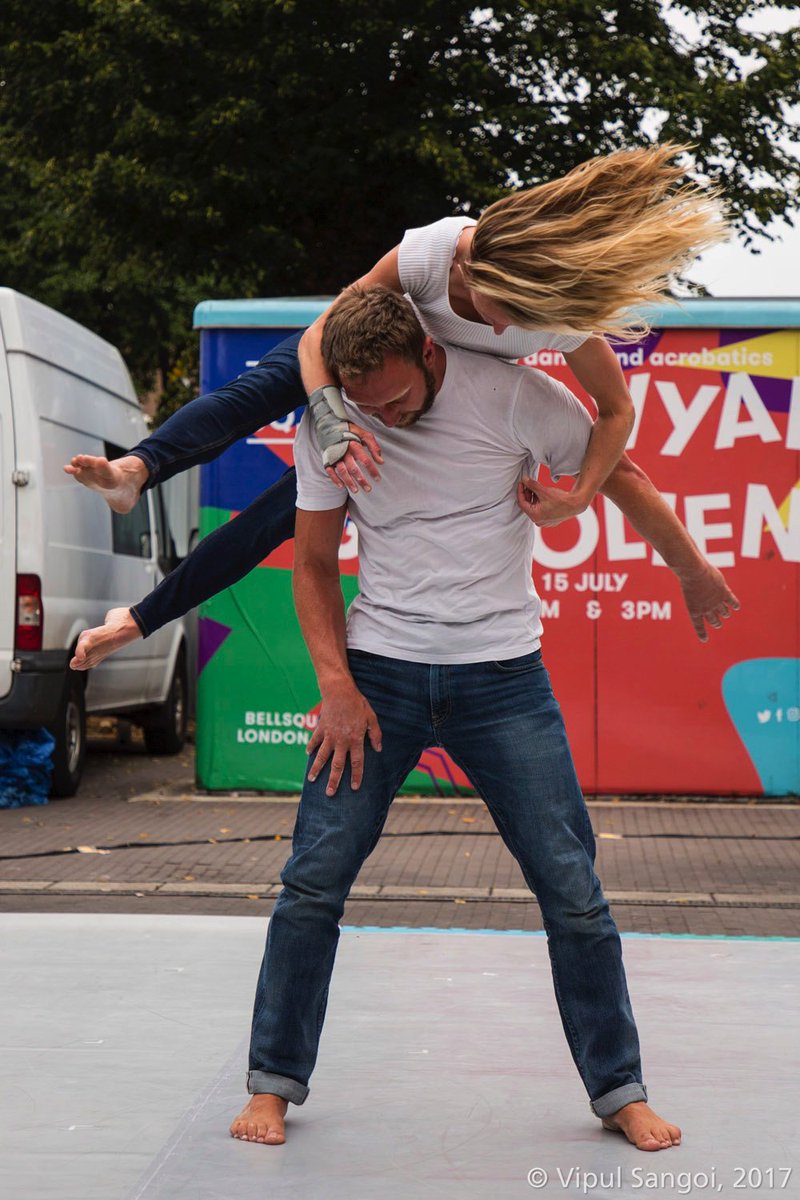 BellSquareLDN's tweet photo. #tbt to last Sat - @JoliVyann perform #LanceMoi full of #acrobatics and #dance #outdoorarts #hounslow #london #community #culture #free https://t.co/woObmFCvGk