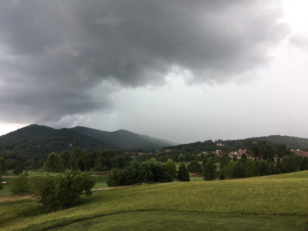 LSwingRealtor's tweet image. Afternoon rain in the blue ridges