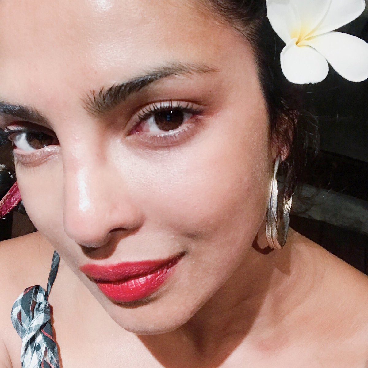priyankachopra's tweet photo. Life is so transient..to be where we are is the blessing to recognise. Destiny has plans..I'm just following...❤️ #takemewhereimsupposedtobe https://t.co/8umEoLQIPQ