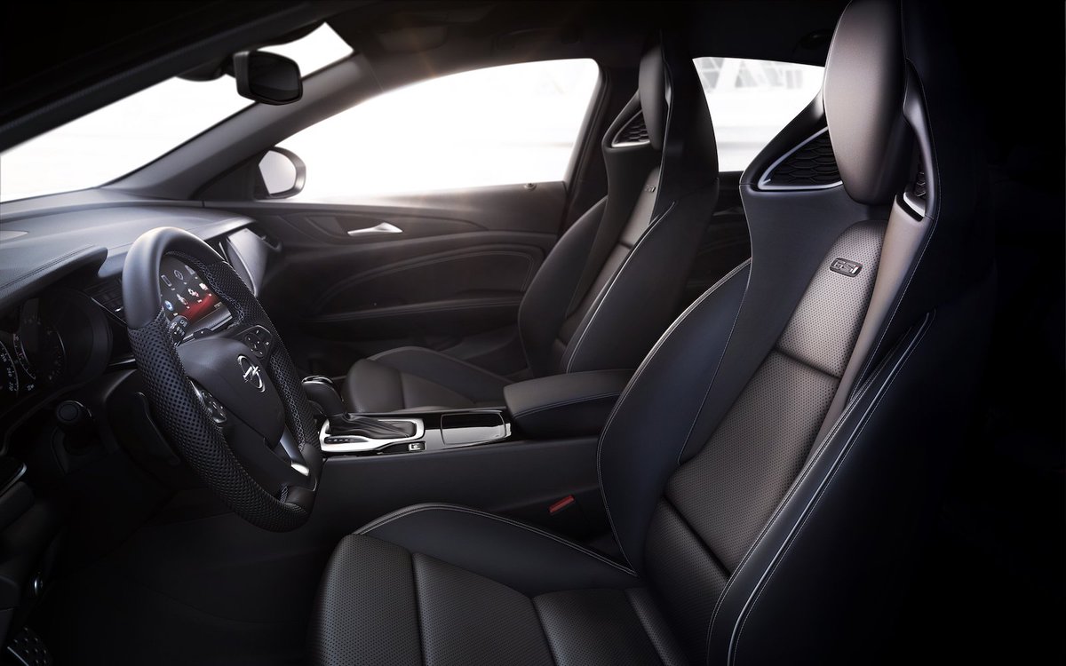 AutomotoHr's tweet photo. GSi se vraća — Opel Insignia GSi s 260 KS i 400 Nm — premijera je zakazana za sredinu rujna na frankfurtskom sajmu. #GSi https://t.co/AZ7fzLOG6V