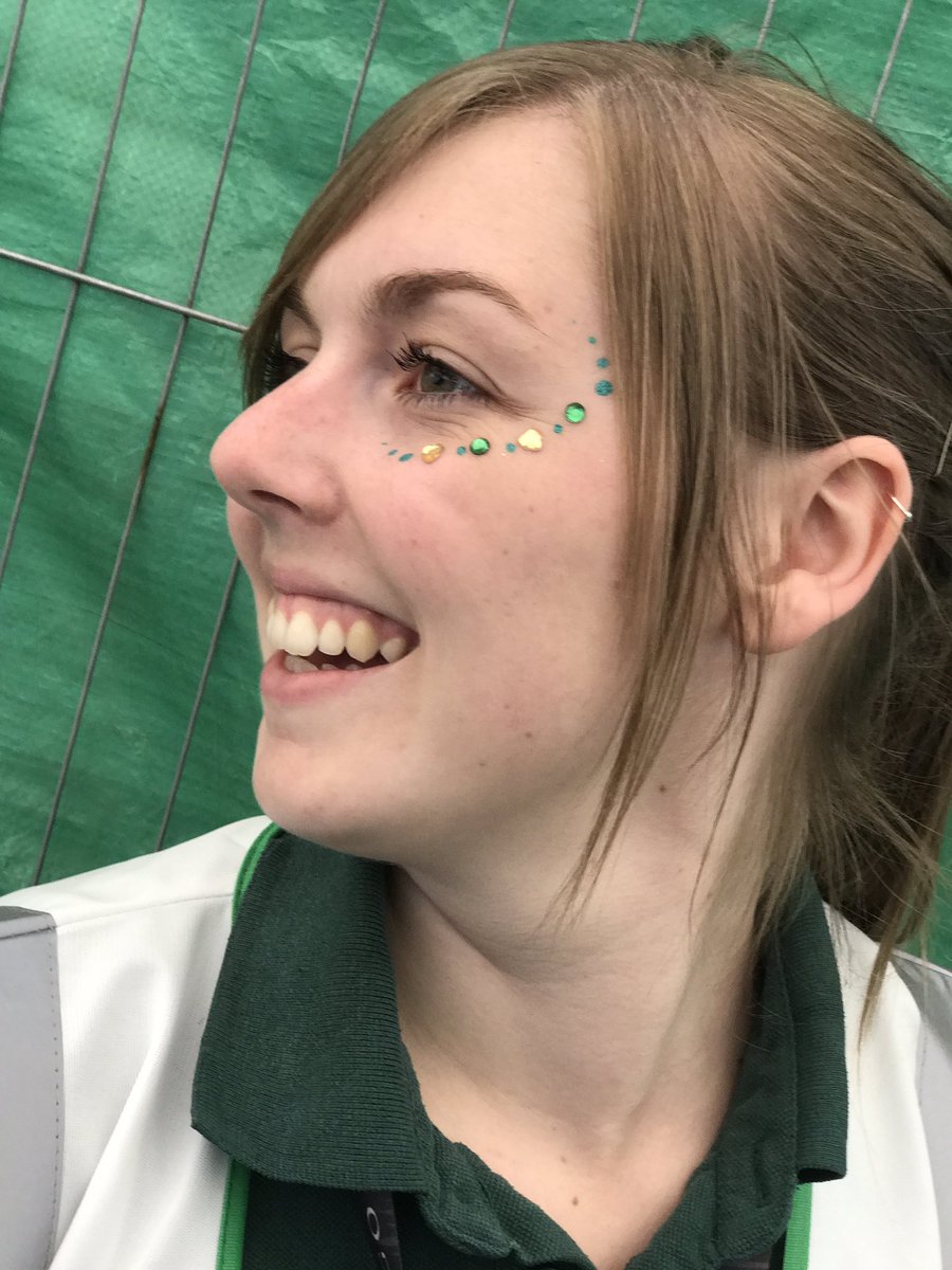antkitchener's tweet photo. Our paramedic team heading out to save a life... #glitterstyle @SiShingler @marshyJAM #SGP17 https://t.co/BwZHsGOuXL