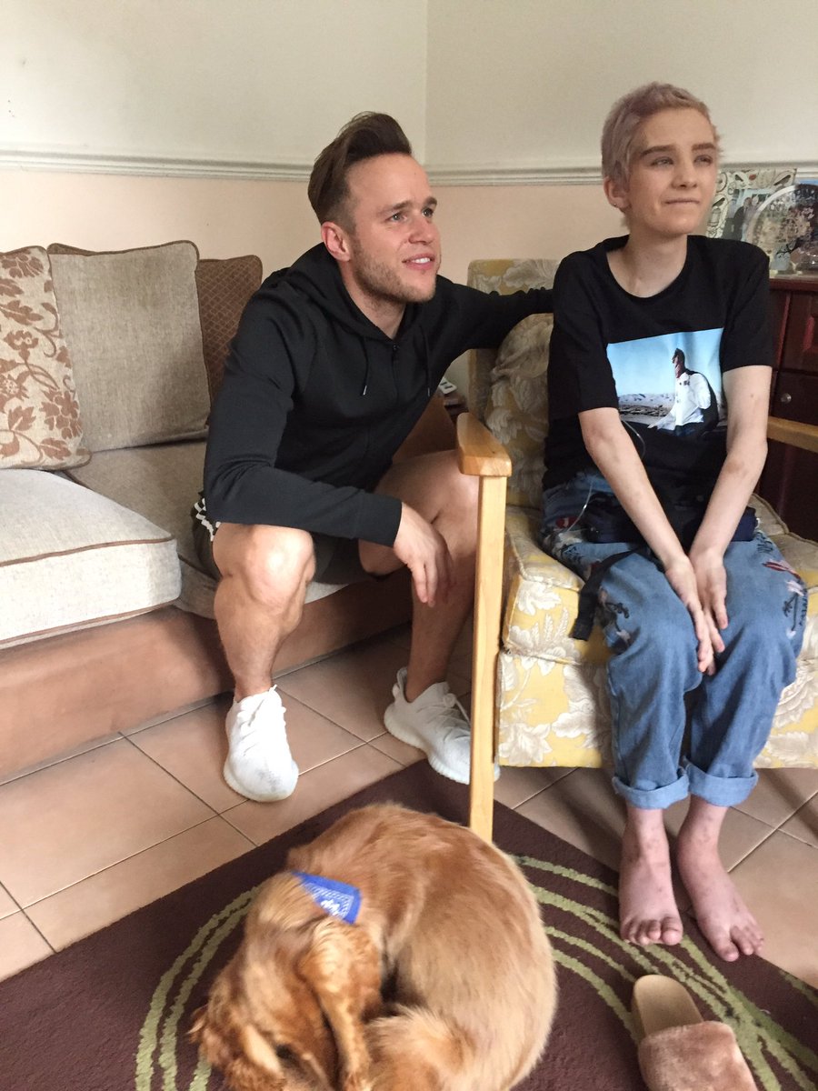 Muzzzz95's tweet image. Sister got told she was meeting him down at the concert but he surprised her turning up at the house. What a guy