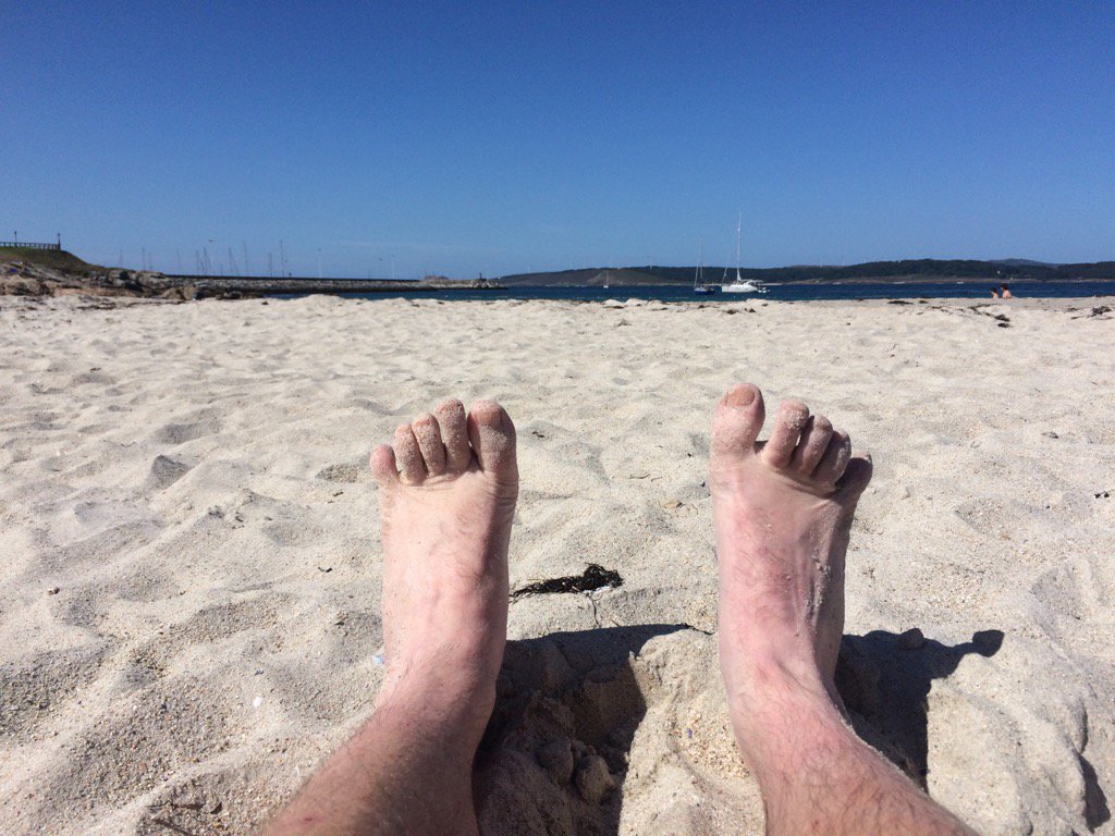 UnMarcheur's tweet photo. Arrivée à Muxia sous le soleil. Fin définitive de cette marche. Repos des pieds et baignade mérités. Demain 🛫 https://t.co/vOikpAJZAZ