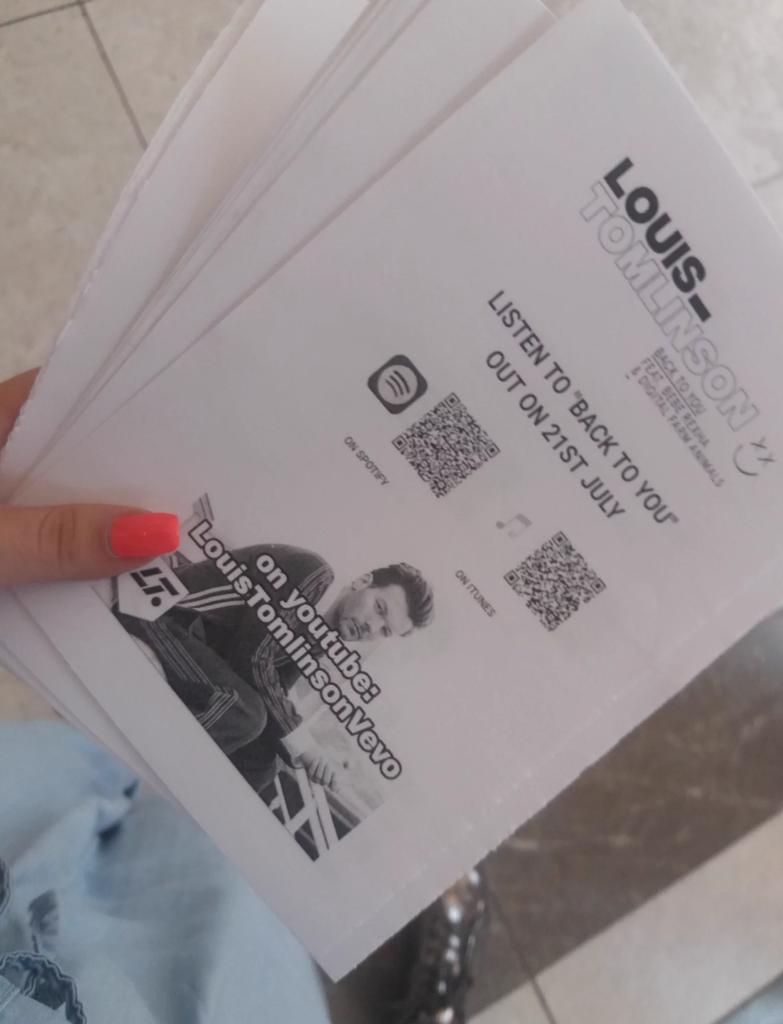 amideeamihai's tweet photo. Directioners from Romania have promoted BACK TO YOU
@Louis_Tomlinson 
@BebeRexha 
#LouisPromoSquad
#BackToYou https://t.co/VTDDPxorR4