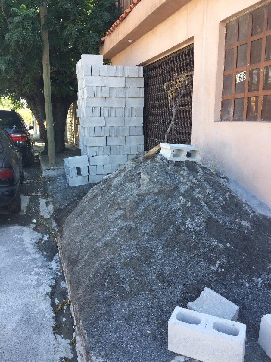 chismosillodes1's tweet photo. @OPublicasSalt esto no está chido #Saltillo en donde se puede reportar esto? Tienen más de un mes así @CICsal @saltiblog https://t.co/ZP3UHbqQc1