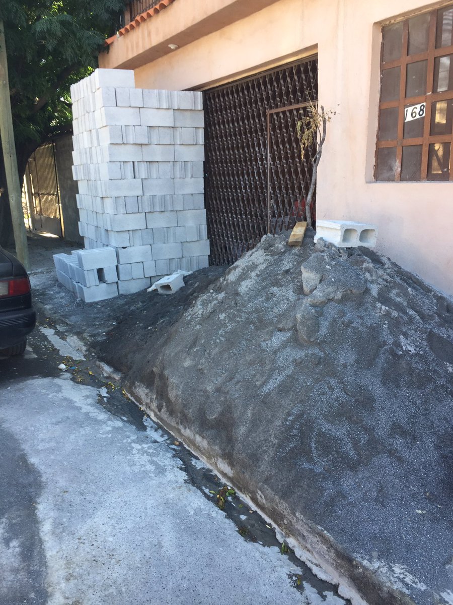 chismosillodes1's tweet photo. @OPublicasSalt esto no está chido #Saltillo en donde se puede reportar esto? Tienen más de un mes así @CICsal @saltiblog https://t.co/ZP3UHbqQc1