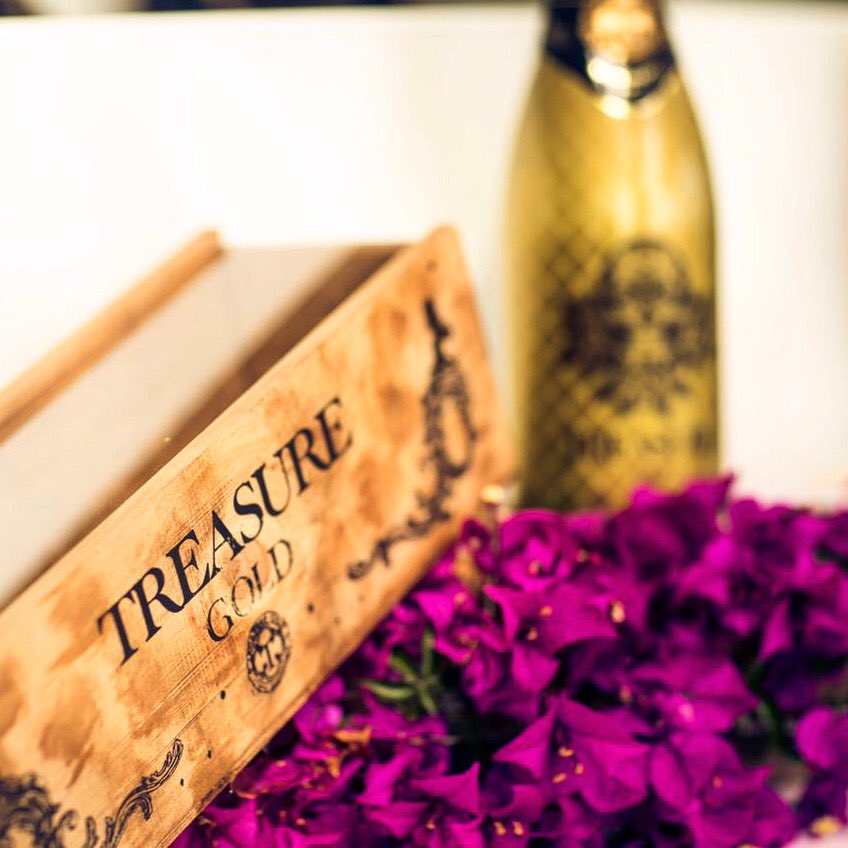 iamTreasureGold's tweet photo. Treasure Gold, only for happy moments! 🍾🍾🍾
#treasuregoldaroundtheworld #treasuregoldmoments https://t.co/OzbFwRmjpC