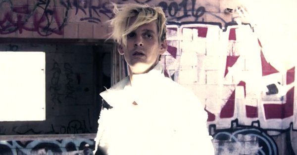 breatheheavycom's tweet photo. .@AaronCarter dropped a gritty music video for his new track "Sooner Or Later": https://t.co/dj5apl8pcQ https://t.co/gInGTWVfDa