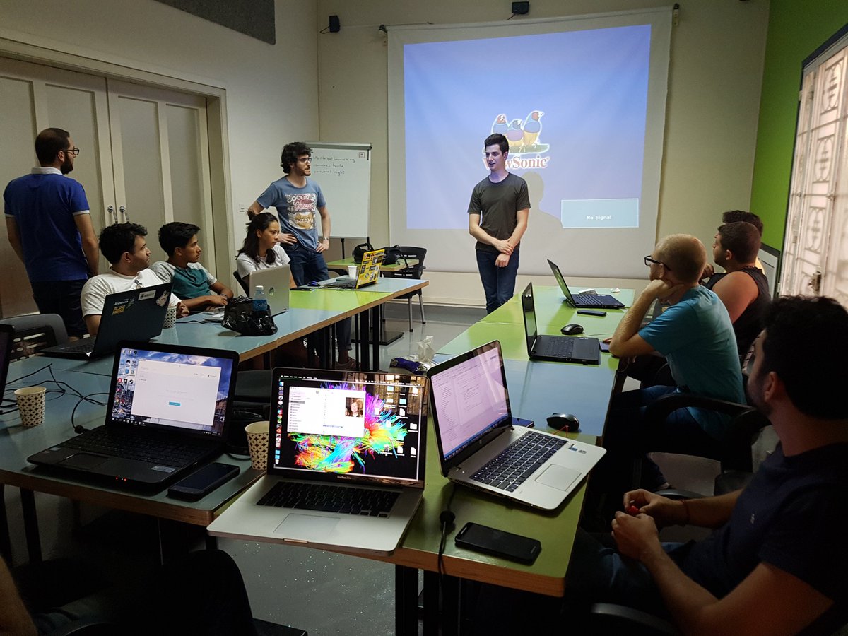 ArabArcade's tweet image. Endless Runner workshop has started! Let's make some games y'all! 

#madewithunity #gamedev