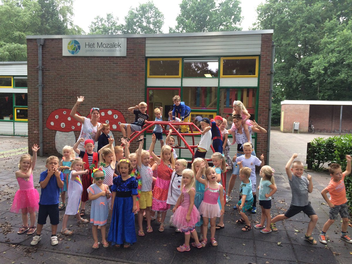 DJStelpstra's tweet photo. Wat heb ik een fijne tijd gehad op @hetmozaiekharen . Wat een mooi stel mensen bij elkaar! (Ouders, collega's, kids) Gezegend met zo'n plek. https://t.co/SiNSzBRWf3