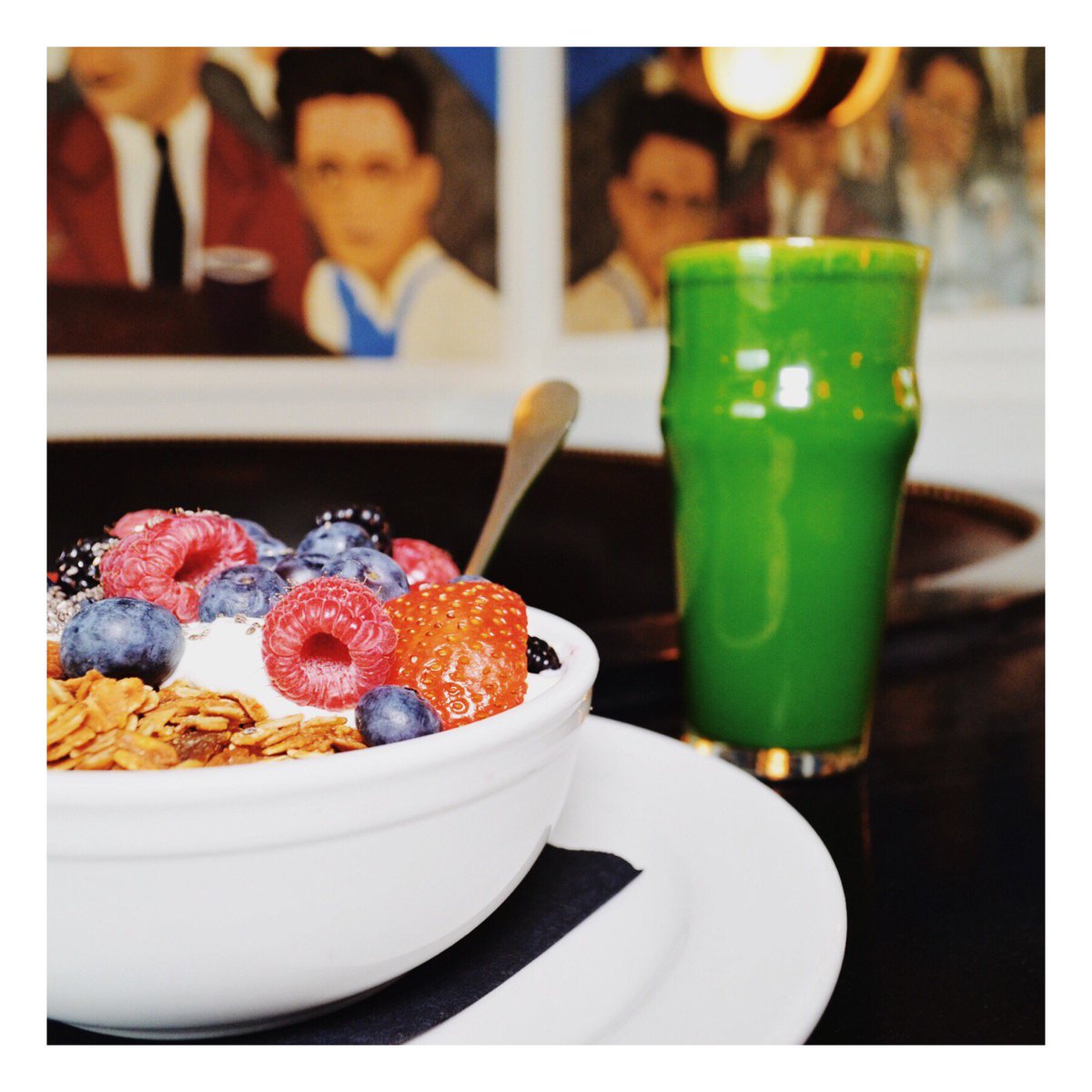 Hearty and healthy options served all morning long. Granola bowls and green juices, need we say more?#CaulfieldsBH #SIXTYhotels