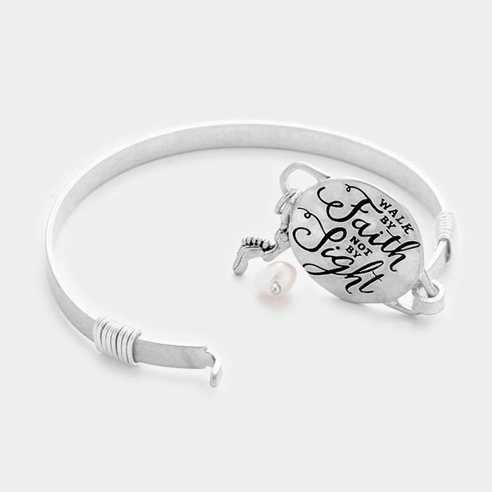 UrBFFCloset's tweet photo. Walk by Faith (2 Corinthians 5:7). Link in Bio. We’ve got so much more! #Accessories #Bangle #Bracelet #Entrepreneur #WalkByFaithNotBySight https://t.co/ggX1G3GUid
