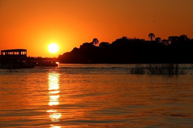 chuckleheadlife's tweet photo. #sunset over the #zambeziriver .
.
.
.
.
.
.
.#zimbabwe #river #rivercruise #zambezi #reflection #water #fire #ora… https://t.co/uSyT5hG4ek https://t.co/aVwrUVTbMw