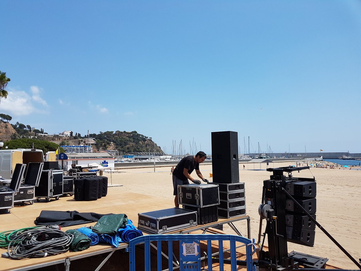 AitorRoger's tweet photo. Al vostre costat @EnsorratBlanes A les 18.30h concentració davant Ajuntament @Blanes_cat #Ensorrat #Blanes #MésSorraQueMai #SantaAnna2017 https://t.co/yEN1GsFyfF