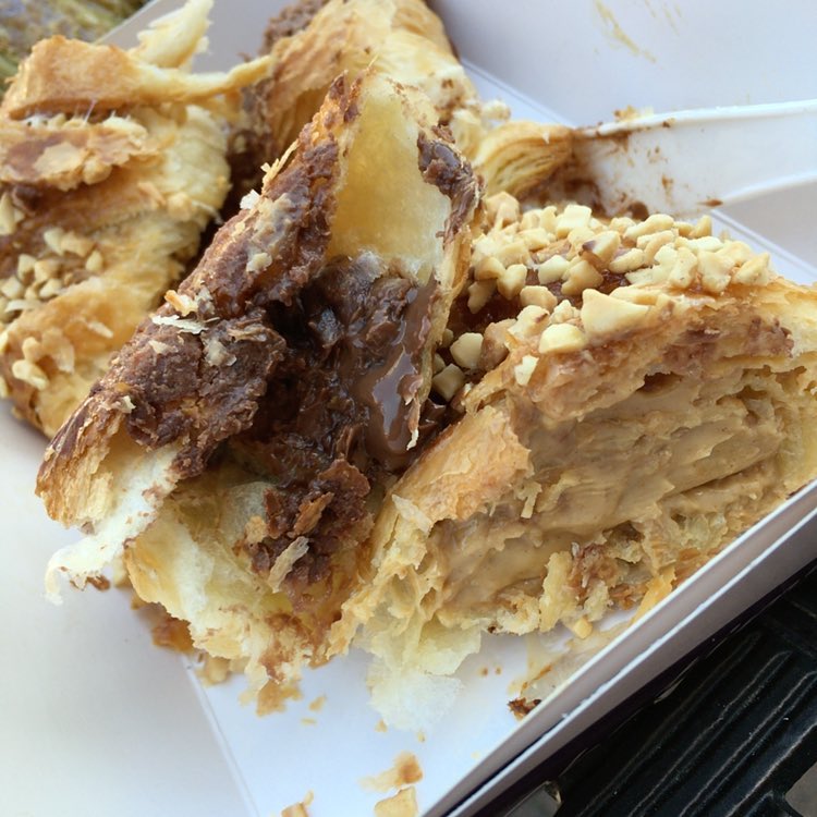 tabletoshare's tweet photo. Peanut Butter & Nutella Croissants at Bake Code... delicious!
#yummy #tabletoshare #delicious #instafood #torontoeats #torontolife #bakecode https://t.co/QhdeUHZdL9