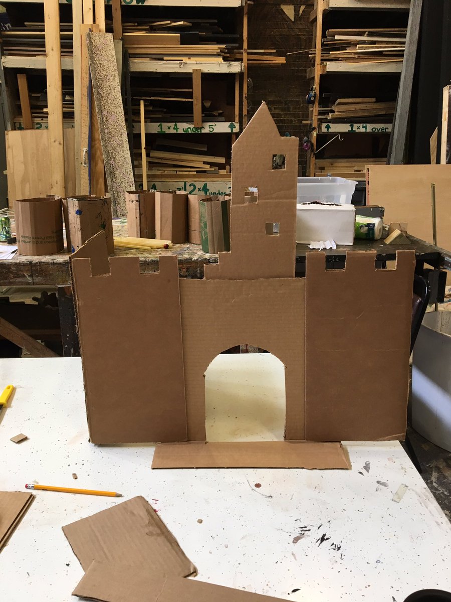 HammerFist3's tweet photo. I'm fuckin out here making a damn castle for my pet cat https://t.co/tdjjgUk0R6