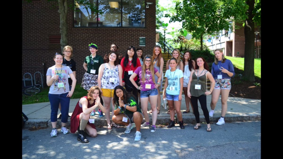 LUOLMandi's tweet photo. In honor of this glorious Thursday it's time for a THROWBACK. (Peep me in the yellow shorts reppin' lime green at my Orientation) 💚 https://t.co/6ClVNoNpt9