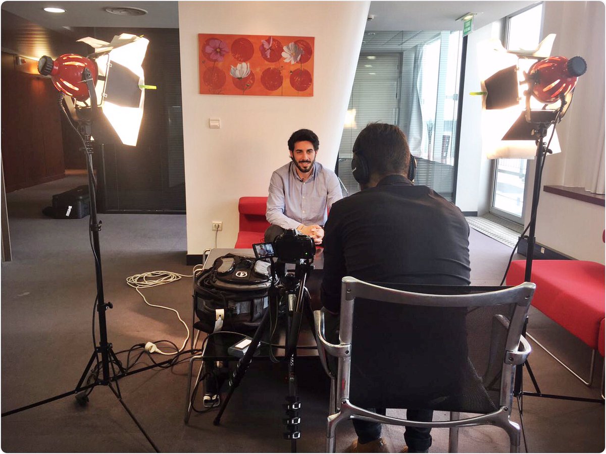 blue_valet's tweet photo. Ce matin, les fondateurs de #BlueValet étaient interviewés afin d'expliquer leur solution de voiturier parking 👌🏼 https://t.co/bXUJggbGGk