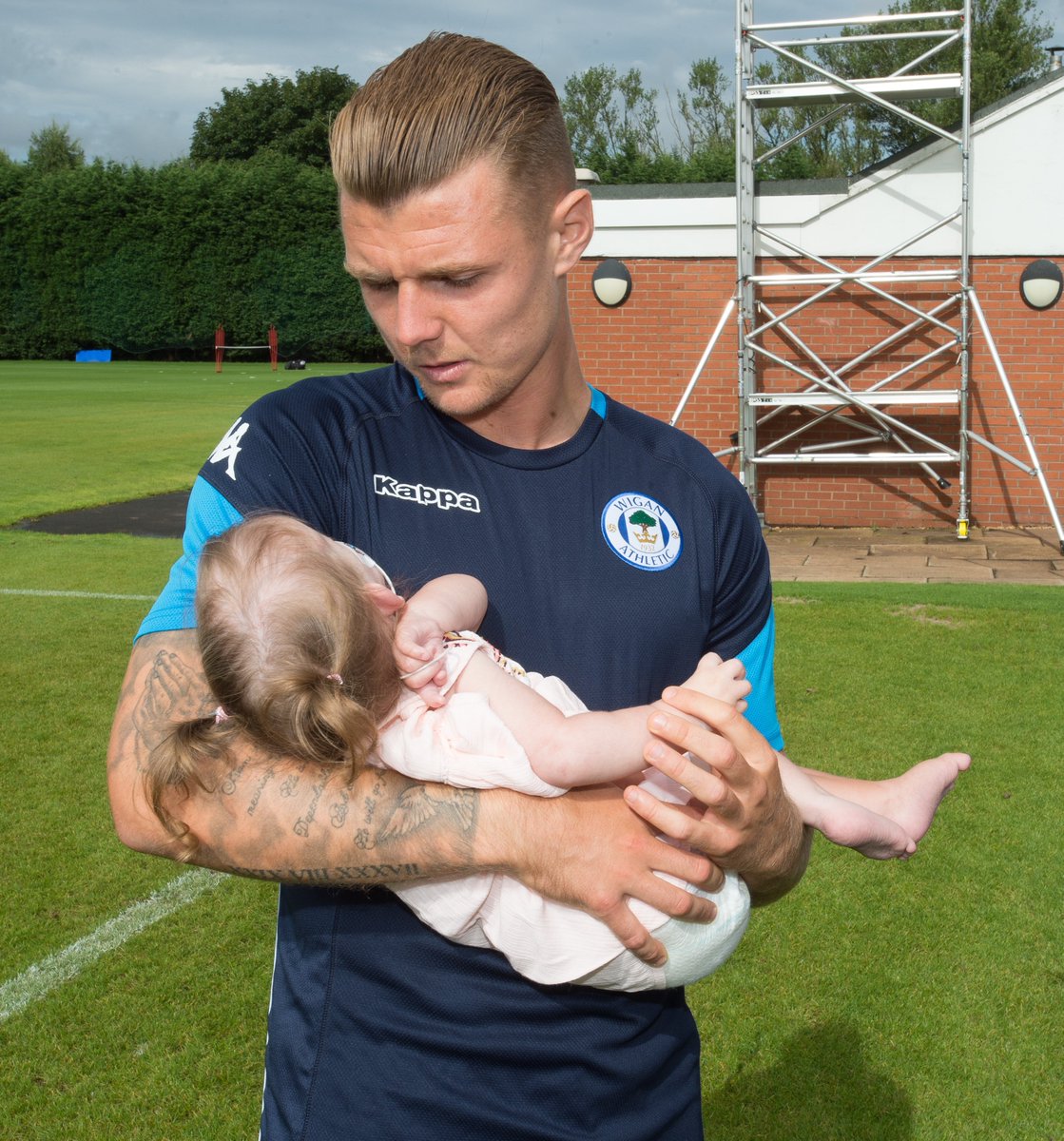 Latics star Max Power hands over his most treasured possession to raise money for a #Wigan child.
Read more at: wigantoday.net/1.8661285