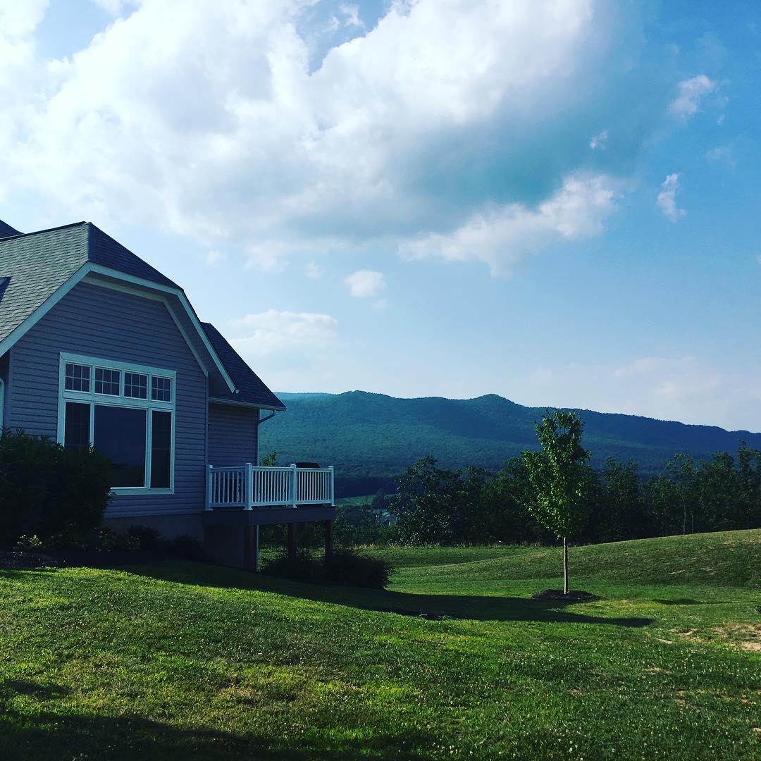 zipporahs's tweet photo. A beautiful view of the Blue Ridge Mountains from @massresort #MassResort Regal Vista's #Massanutten https://t.co/vou4oCsSnI