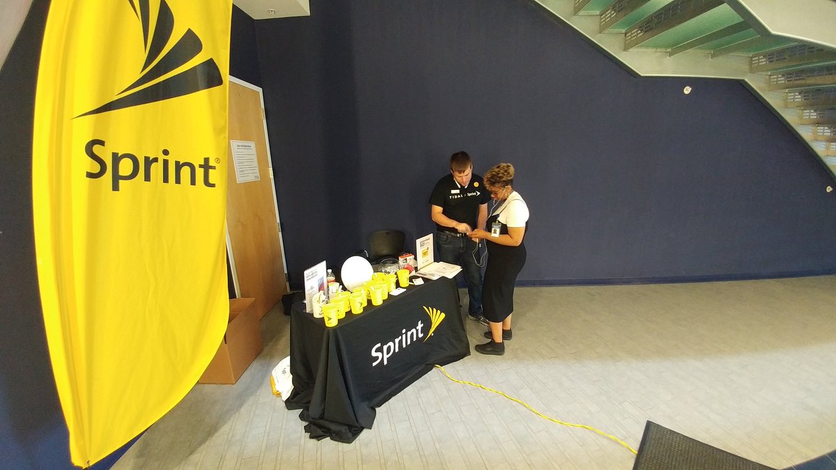 columbusrandy's tweet photo. Spreading the #sprint savings!!! @GetSpectrum in Columbus Ohio @STAR_POWer_Team @powerregionwins @marceloclaure https://t.co/F0BXDGUKCv