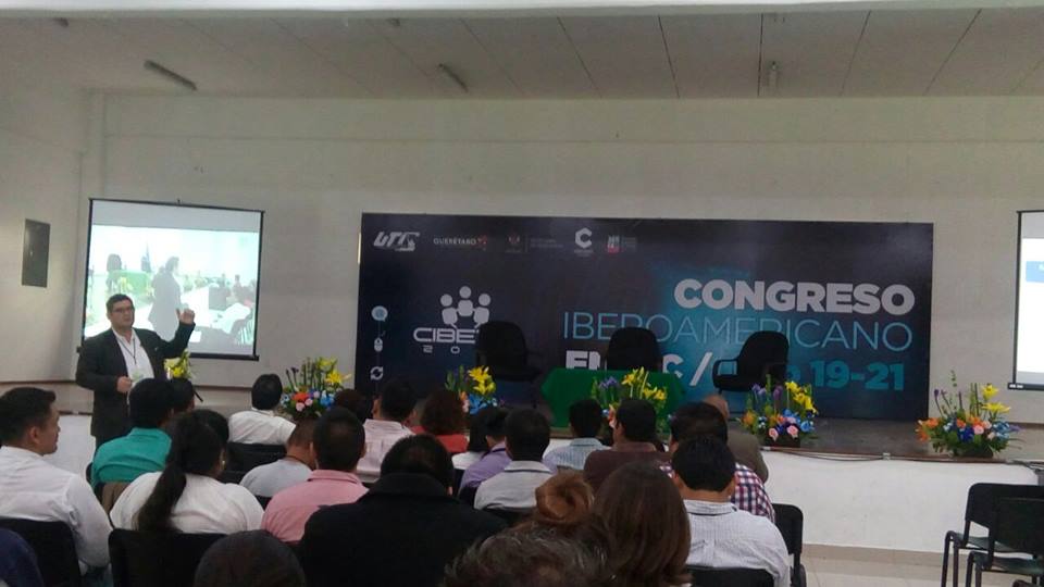 CIBETICUTC's tweet photo. Conferencia: "Retos en el concepto de Wireless Big Data" con el Dr. Leonardo Fabio Yepes Arbeláez. #CIBETIC2017 #OrgullosamenteUTC https://t.co/E29w0uBKw7
