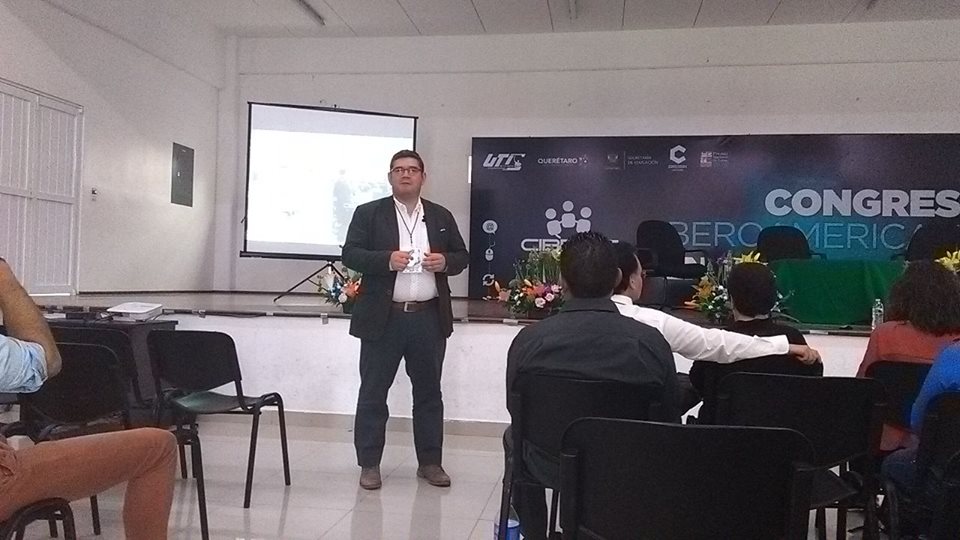 CIBETICUTC's tweet photo. Conferencia: "Retos en el concepto de Wireless Big Data" con el Dr. Leonardo Fabio Yepes Arbeláez. #CIBETIC2017 #OrgullosamenteUTC https://t.co/E29w0uBKw7