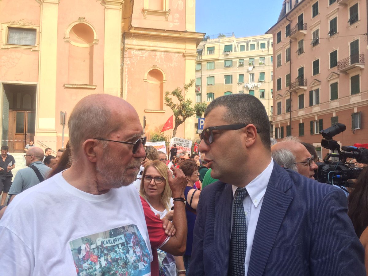 Arturo_Scotto's tweet photo. #Genova, Piazza Alimonda. 16 anni fa veniva ucciso #CarloGiuliani . Lottiamo per il diritto alla verità #genova2001 https://t.co/K7dMIqOGXL