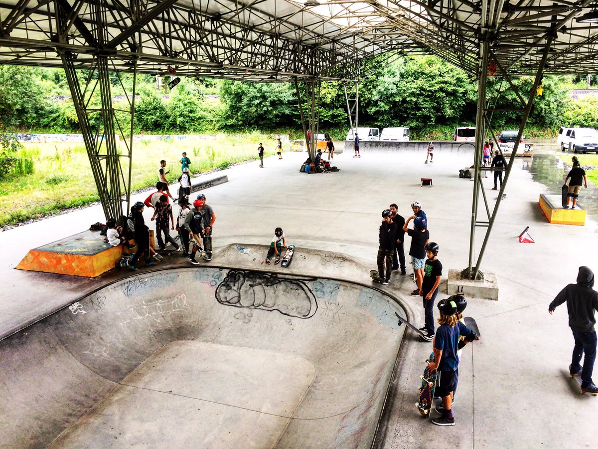 ElementCampES's tweet photo. Galdakano nos cobija del txirimiri y de algo más!! #elementskatecampspain #skatecamp #norain https://t.co/gO1KOmsEFQ