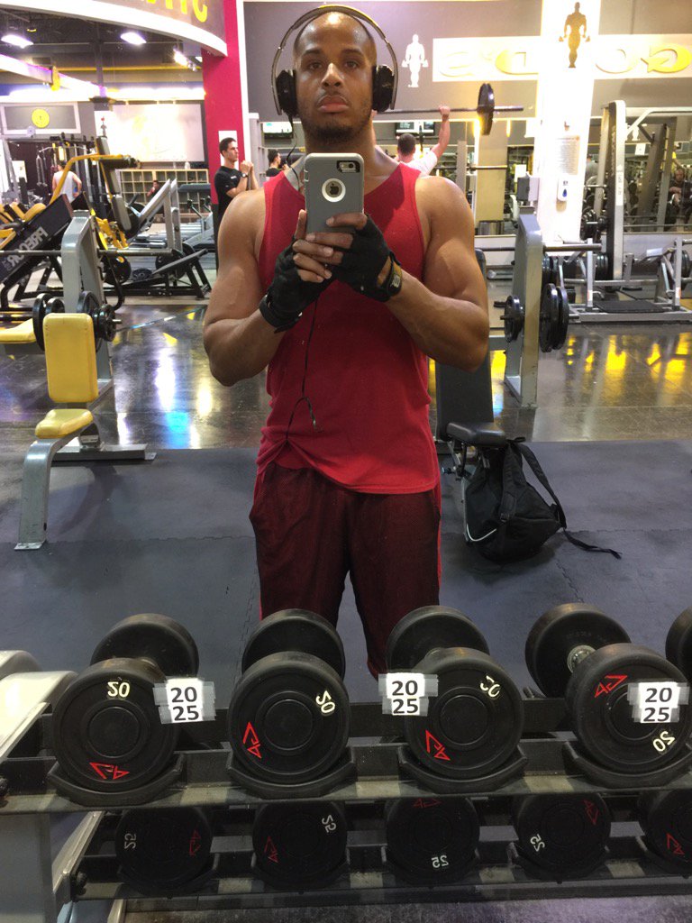 LLcoolA1983's tweet photo. New day another day 2 get it n! #nodadbod #slimme #stillbeastmode https://t.co/d4mEJm2Vux