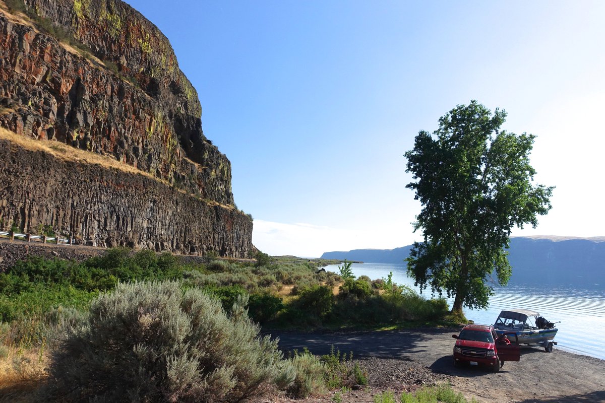 Banks Lake, the reservoir created by Grand Coulee Dam. A starkly beautiful mix of natural and human forces.