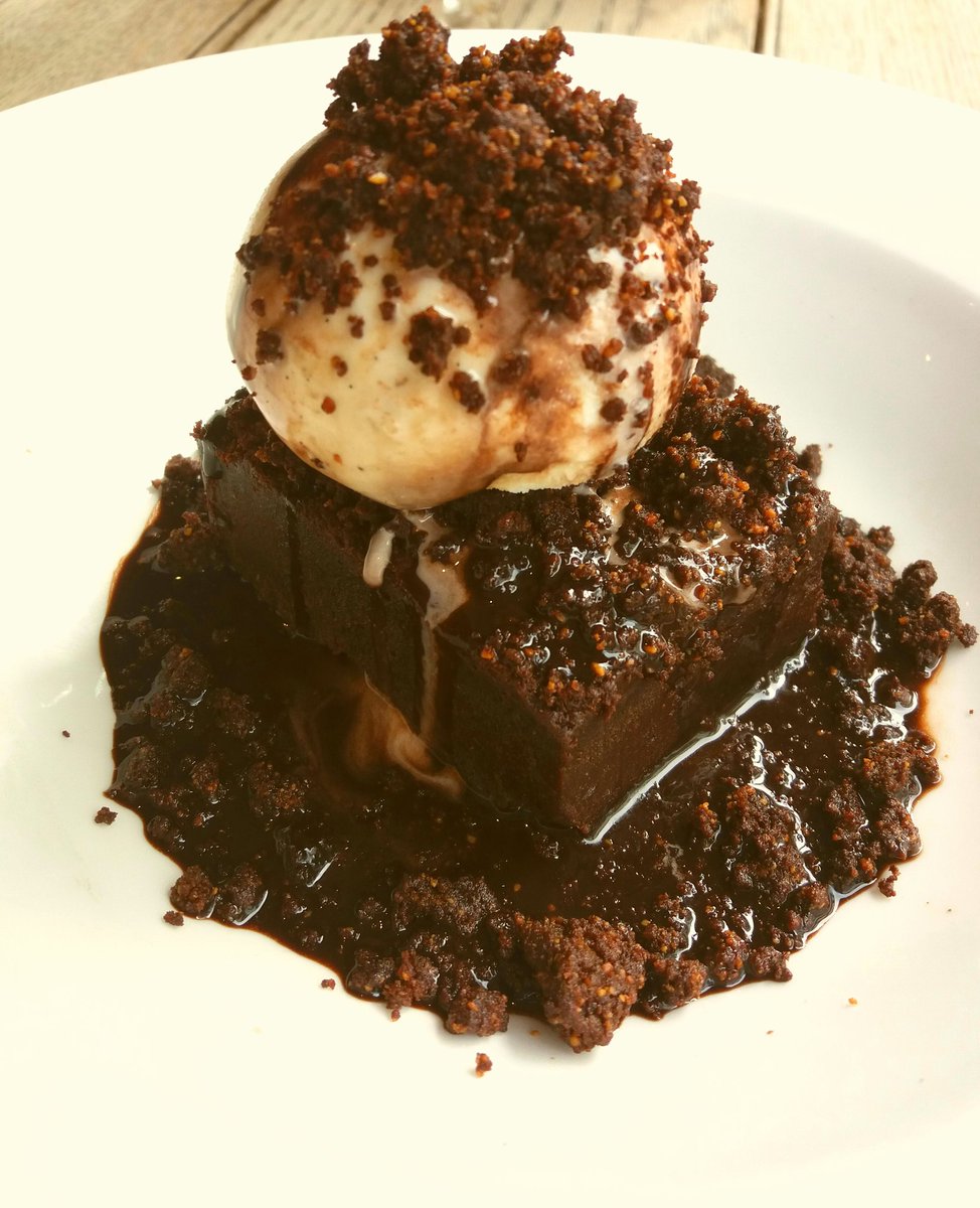1_LRichardson's tweet photo. The chocolatiest chocolate brownie ever. It almost beat me, but I won #Deesons #Canterbury #CleanedMyPlate #delicious https://t.co/JFenixLGWt