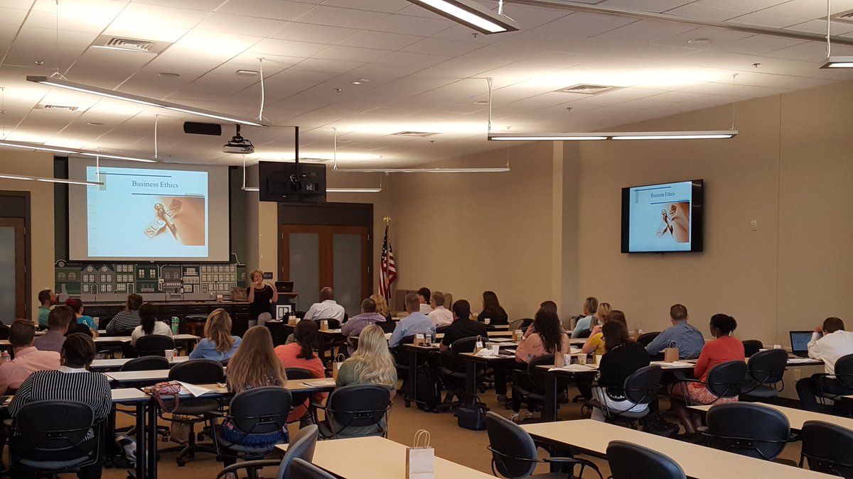 WCAR_TN's tweet photo. What a great group of new members at our New Member Orientation class this morning! #weloveREALTORS #wcartn https://t.co/9eDv9rXAtm