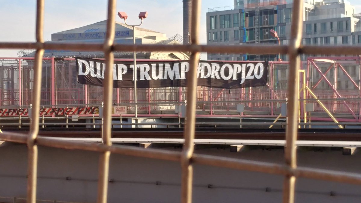 telesurenglish's tweet image. #BannerDrop this morning on the Williamsburg Bridge in solidarity with J20 defendants. #DropJ20