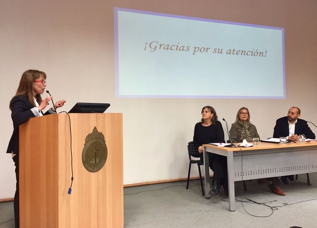 PADLE_UC's tweet photo. Maritza Cottenie, Andrés Yévenes y Mariela Miranda, primeros graduados Magíster Dirección y Liderazgo UC 2016 Felicidades! @Fac_EducacionUC https://t.co/bYIiaRJtZB