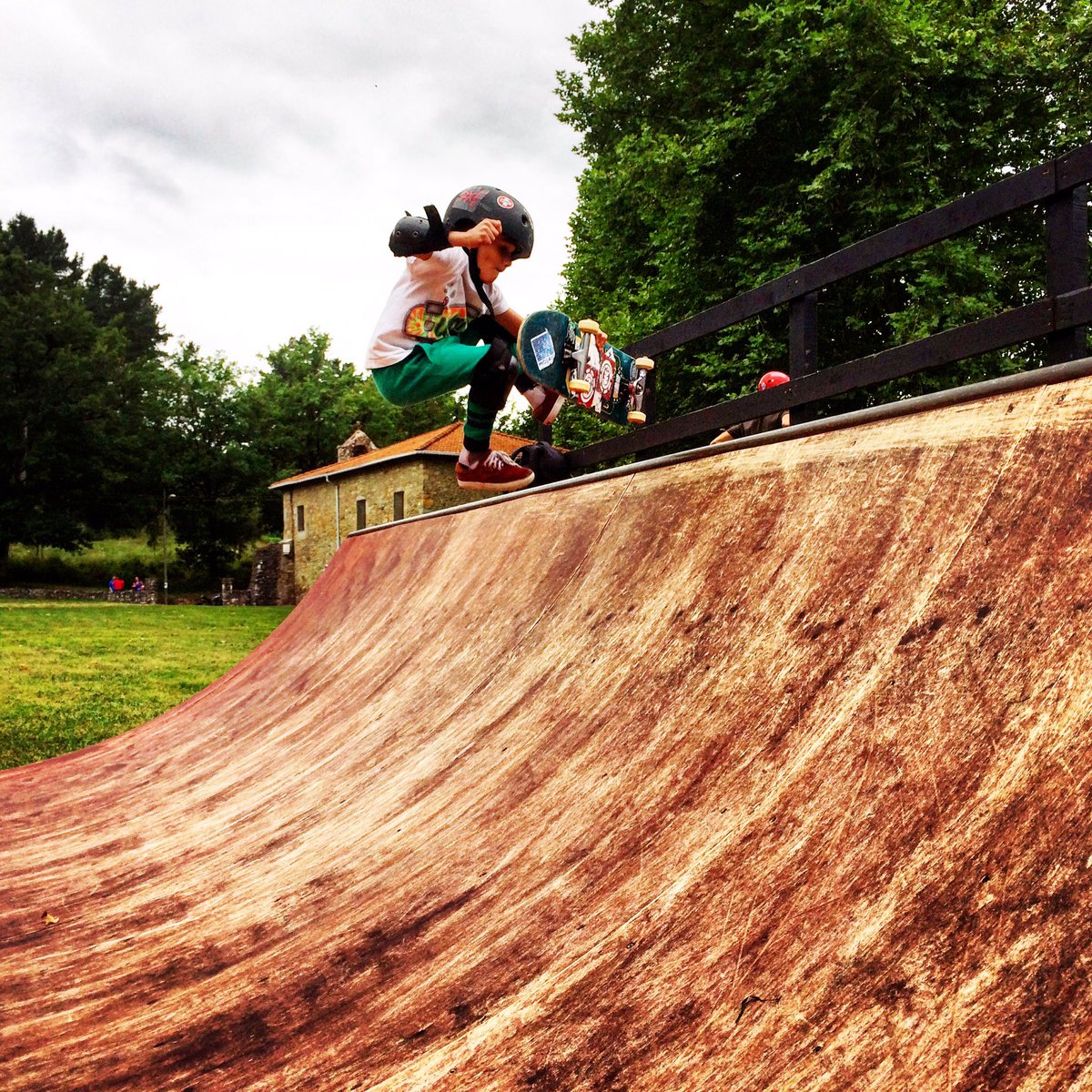 ElementCampES's tweet photo. Unai con 7 años y de fs boneless sin miedo ninguno y con un estilo que no te lo crees!! #elementskatecampspain #skatecamp #miniripper https://t.co/T2QbZJiuNu