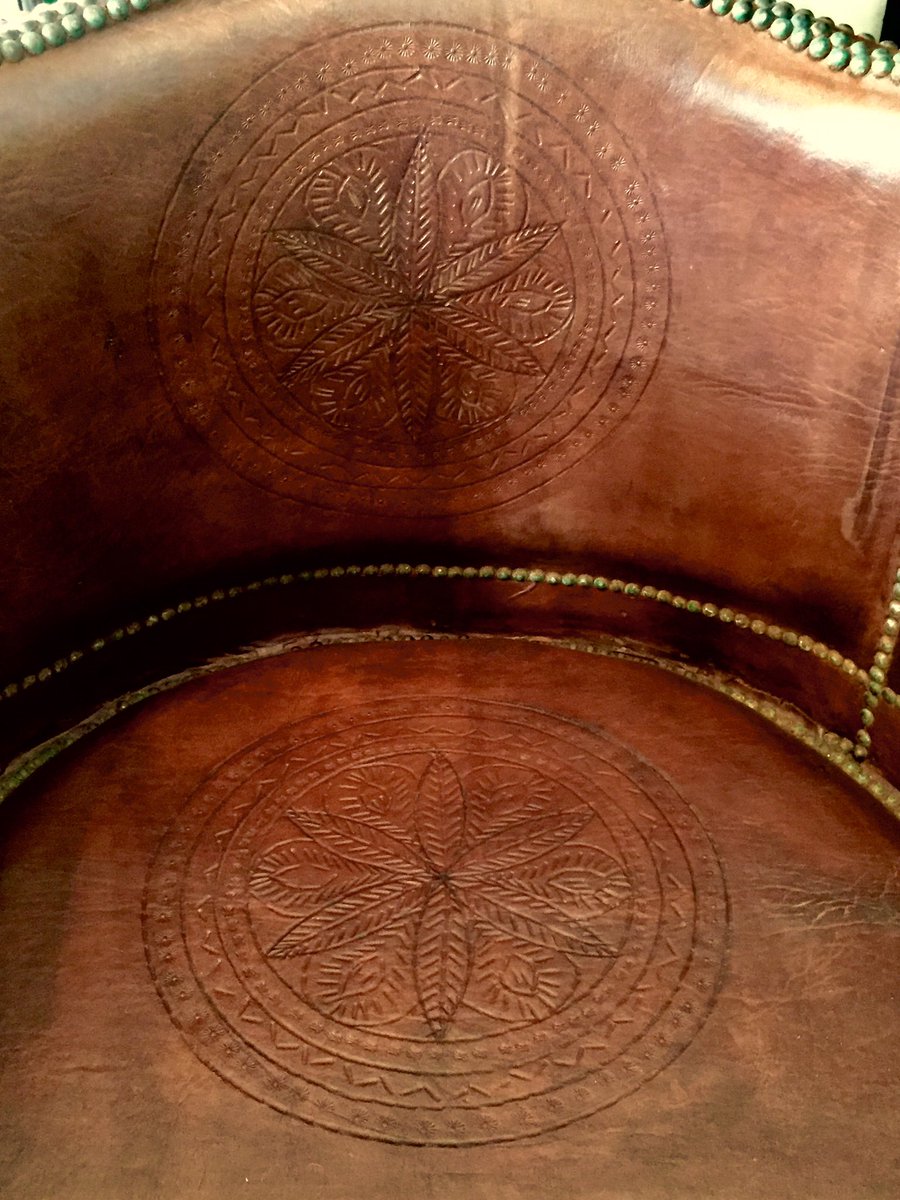 treeoflife_home's tweet photo. Come take a look at our wide variety of #furniture & #handcrafted #authenticleather pieces. There is something for everyone! #design #decor https://t.co/hkX76hyVil