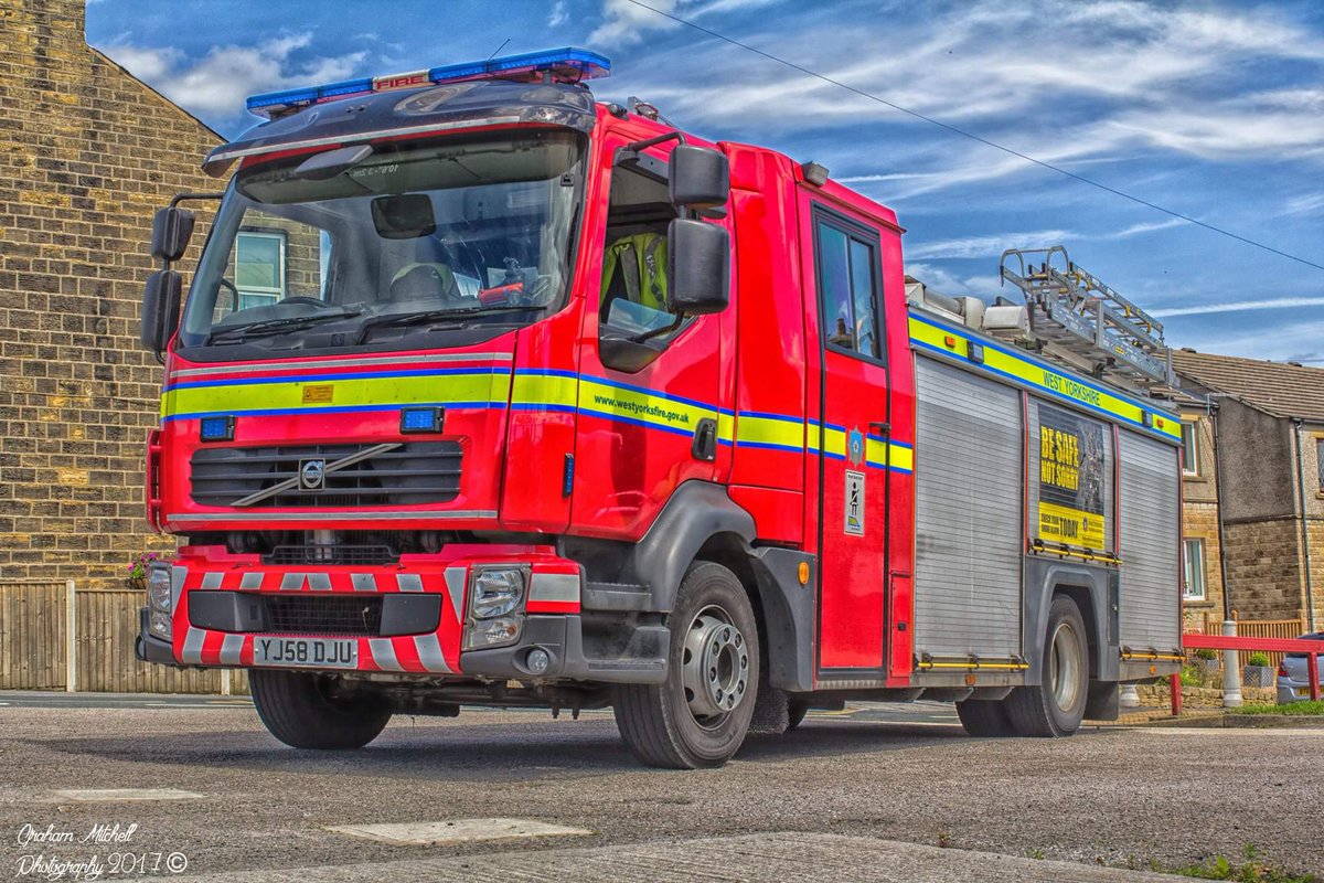 FBSNorthEast's tweet photo. FBS Area visit to @WYFRS last Sunday. Thanks to crews were who were helpful. @WYFRSDaveWalton @JonHall999 @WYFRSJimButters @WYFRSIanBitcon https://t.co/2ZRdZxqb8R