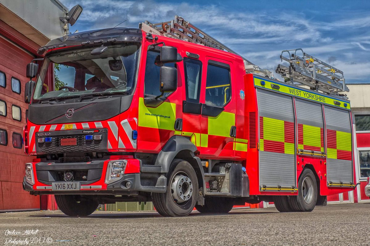 FBSNorthEast's tweet photo. FBS Area visit to @WYFRS last Sunday. Thanks to crews were who were helpful. @WYFRSDaveWalton @JonHall999 @WYFRSJimButters @WYFRSIanBitcon https://t.co/2ZRdZxqb8R