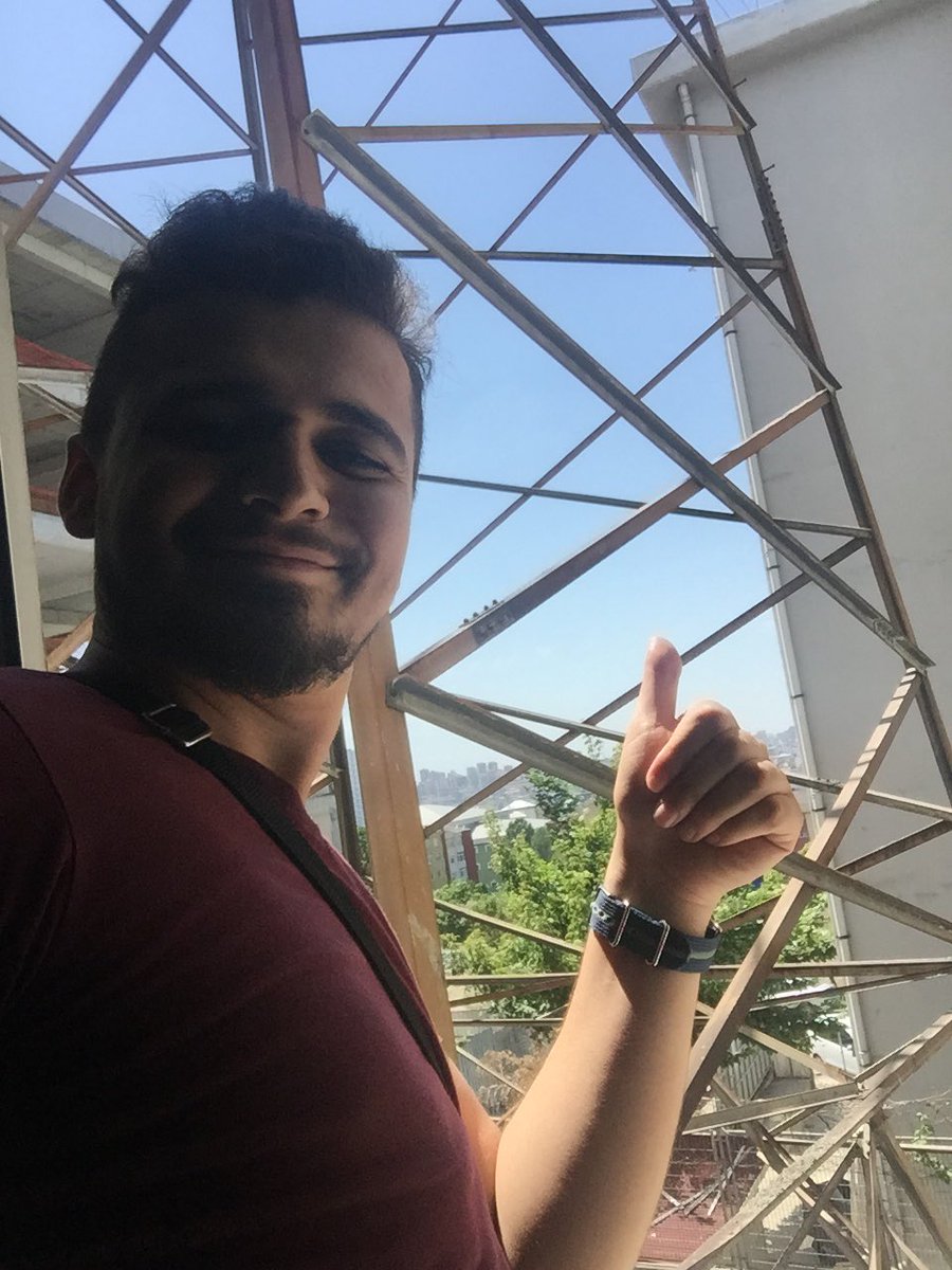 parttimeidealst's tweet photo. Biz Paris'e gidemiyoruz diye parisi bize getiren kurum gibi kurum  @bedaselektricas https://t.co/xwVEQuMdW4