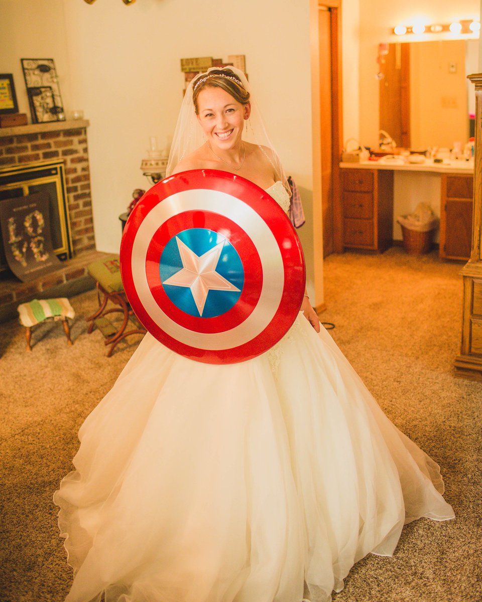 ex1ey5's tweet photo. My wedding present from my husband #HesAKeeper #TeamCap #avengers #Marvel #captainamerica #wedding #bestaccessoryever @Marvel @ChrisEvans https://t.co/0lyvex6Fyt