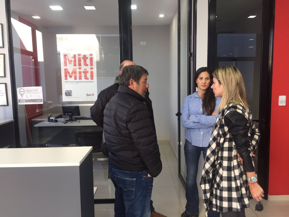 katyablanc's tweet photo. 👉Estuvimos visitando el comercio HG neumáticos y llevando la propuesta que tiene el gobierno 👈@domingopeppo @horaciorey @robertolugo71 https://t.co/fwpAmx6K71