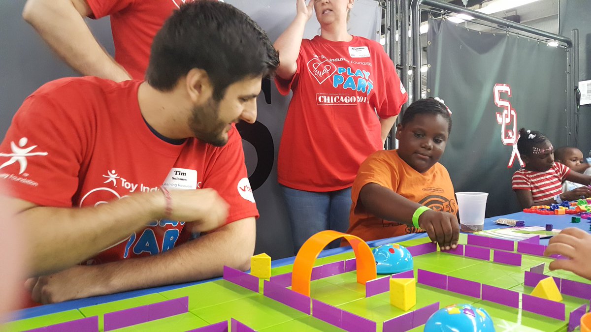 JerryPeck14's tweet photo. This game teaches kids how to write code. Future engineer? #playyourpart https://t.co/j1zlcVxBz7