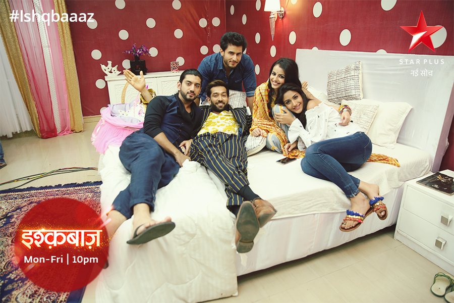 StarPlus's tweet photo. We couldn’t ask for a better family photo! RT if you’re loving this #NayiIshqbaaazi #Ishqbaaaz https://t.co/Zk16z78mQl